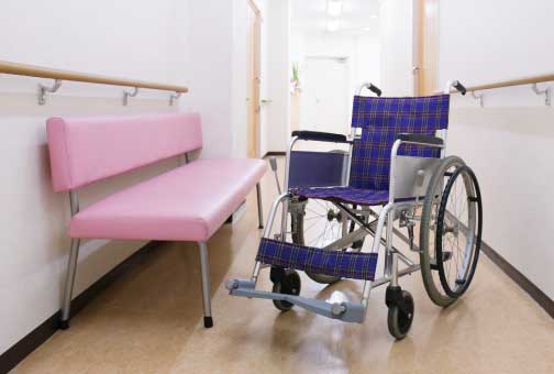 待合室のイス・車イス